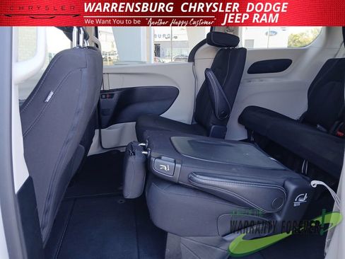 Used 2023 Chrysler Voyager LX FWD image 13