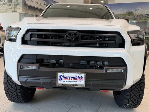 Used 2026 Toyota 4Runner SR5 AWD/4WD image 7