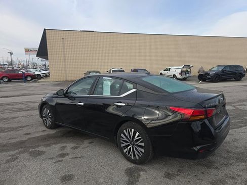 Used 2024 Nissan Altima 2.5 SV image 7