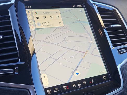 Used 2025 Volvo XC90 B6 Plus w/ Protection Package image 9