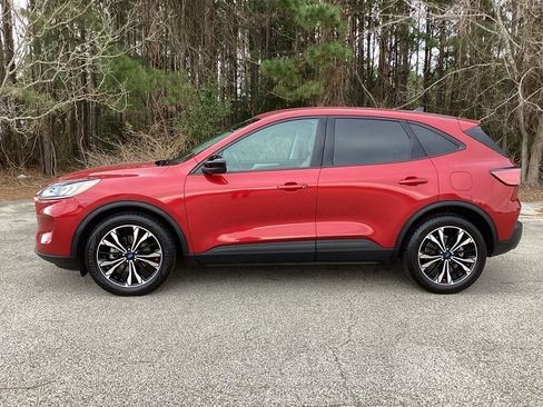 Used 2022 Ford Escape SE w/ SE Sport Appearance Package image 6
