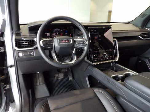 Used 2024 GMC Acadia Elevation AWD/4WD image 17