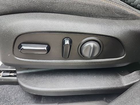 Used 2021 Chevrolet Equinox LT AWD/4WD image 24