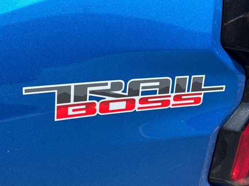Used 2023 Chevrolet Colorado Trail Boss w/ Technology Package AWD/4WD image 7