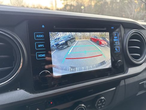 Used 2017 Toyota Tacoma TRD Off-Road image 5