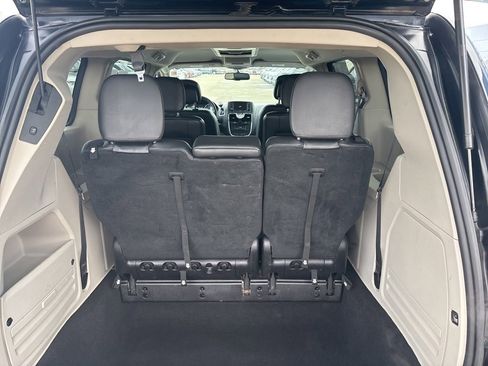 Used 2016 Chrysler Town & Country Touring image 13