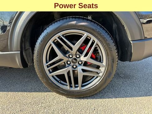Used 2025 Ford Explorer ST-Line w/ ST-Line Street Pack image 12