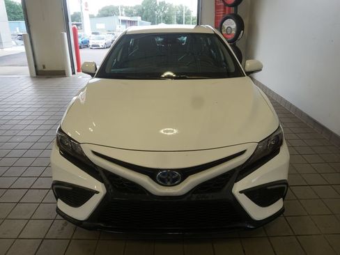 Used 2022 Toyota Camry SE w/ Cold Weather Package FWD image 12