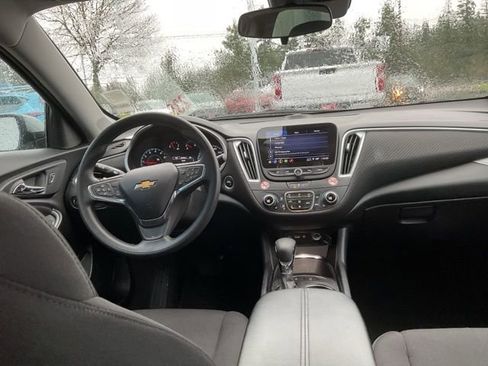 Used 2024 Chevrolet Malibu LT image 9