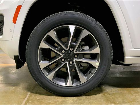 New 2025 Jeep Grand Cherokee Overland w/ Adv Protech Group III AWD/4WD image 12