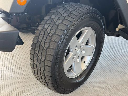 Used 2011 Jeep Wrangler Unlimited Rubicon w/ Dual Top Group AWD/4WD image 14
