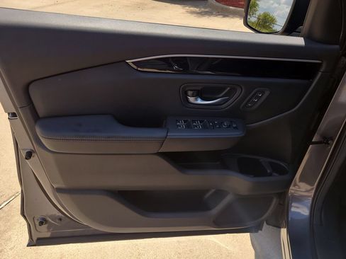 Used 2025 Honda Pilot EX-L image 18