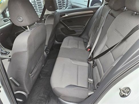 Used 2017 Volkswagen e-Golf SE w/ DC Fast Charging Package image 13