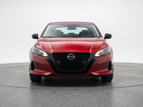 Used 2025 Nissan Altima 2.5 SV image 2