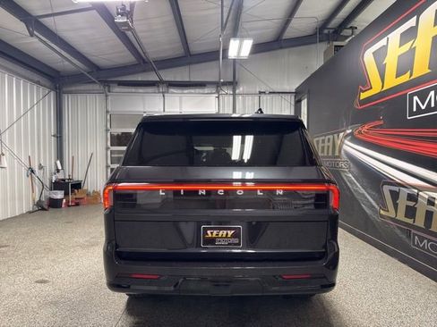 Used 2025 Lincoln Navigator Reserve AWD/4WD image 17