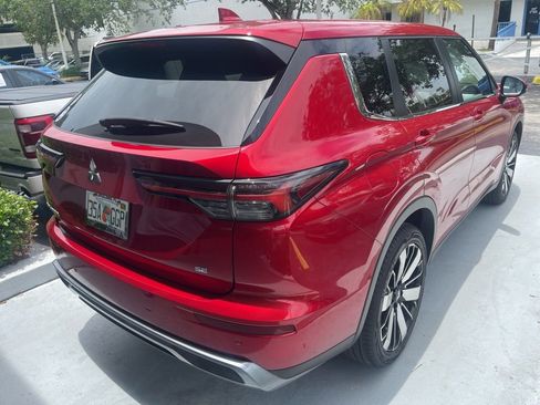 Used 2025 Mitsubishi Outlander SE FWD image 4