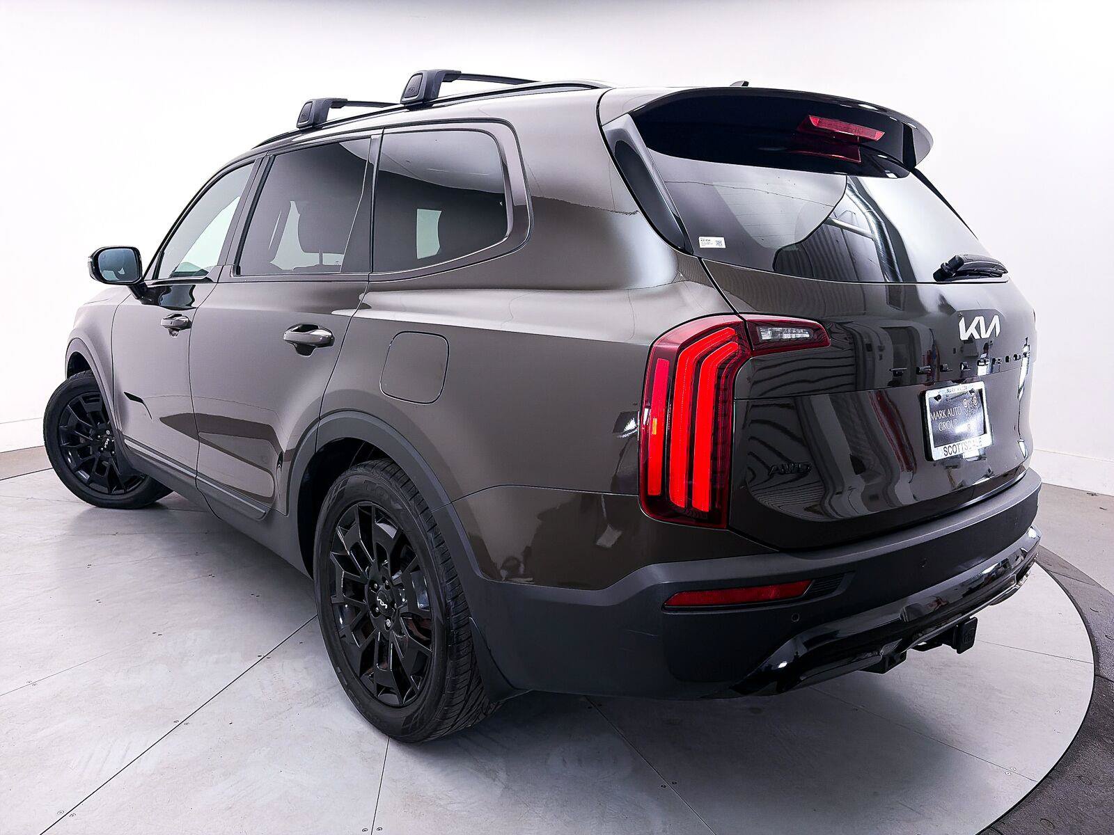 Used 2022 Kia Telluride SX w/ SX Prestige Package AWD/4WD image 2