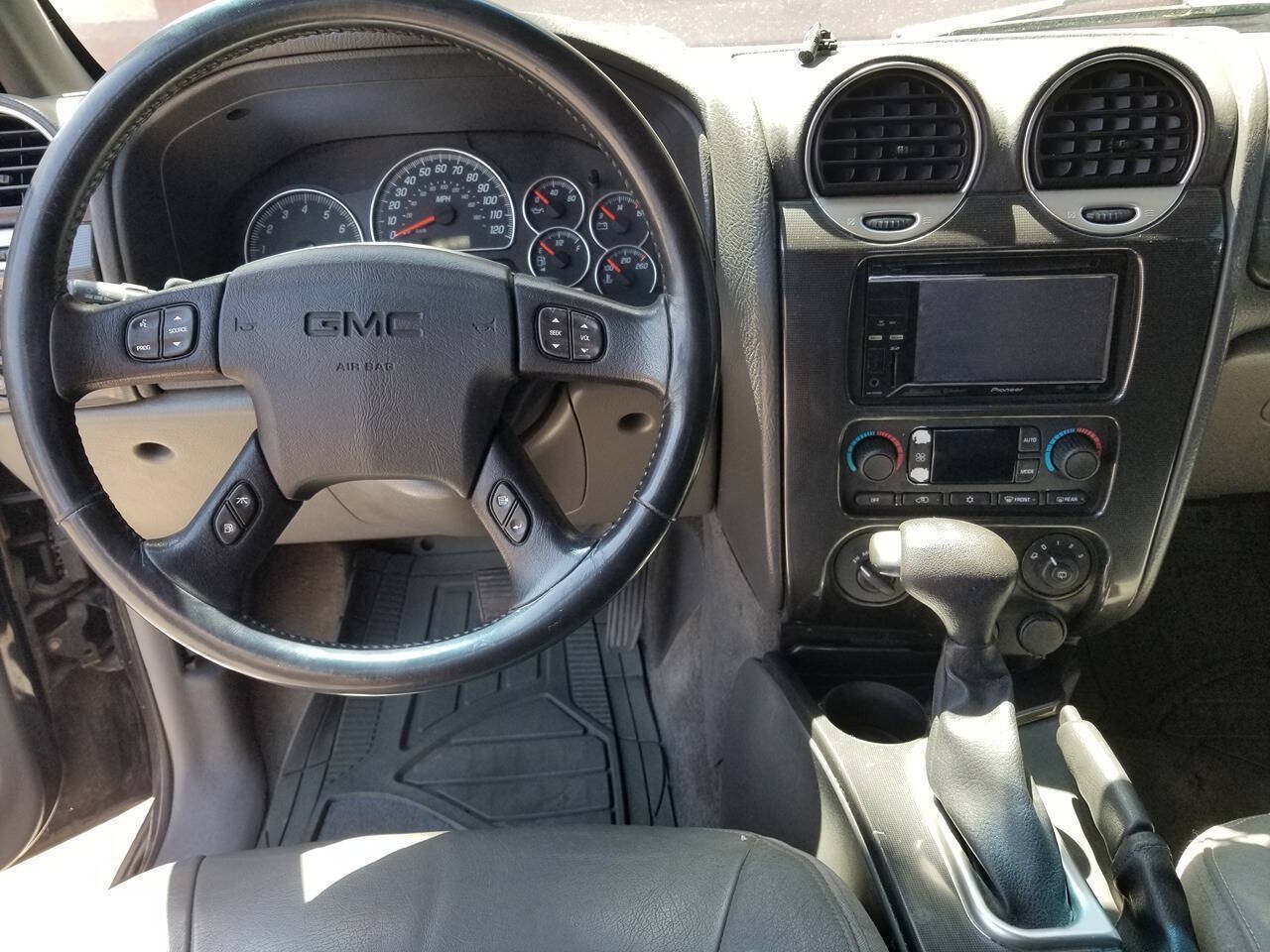 Used 2004 GMC Envoy XUV SLT AWD/4WD image 6