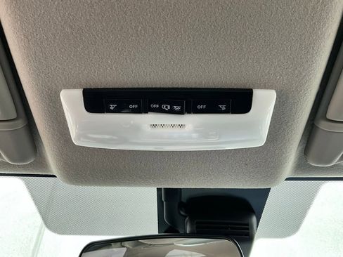 Used 2025 Nissan Versa SV image 16