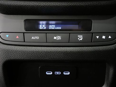 Used 2025 Honda Pilot Touring image 27