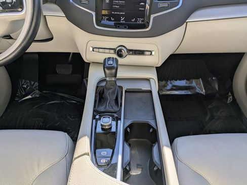 Certified 2022 Volvo XC90 T5 Momentum w/ Climate Package image 19