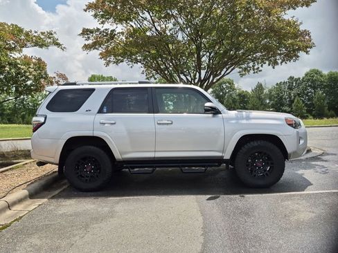 Used 2023 Toyota 4Runner SR5 Premium w/ Moonroof Package AWD/4WD image 3
