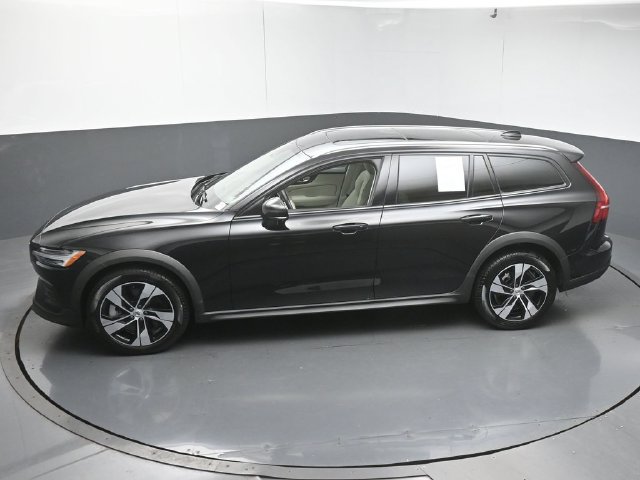 Used 2025 Volvo V60 B5 Cross Country Plus AWD/4WD image 46