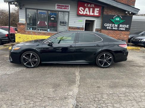 Used 2018 Toyota Camry XSE image 2