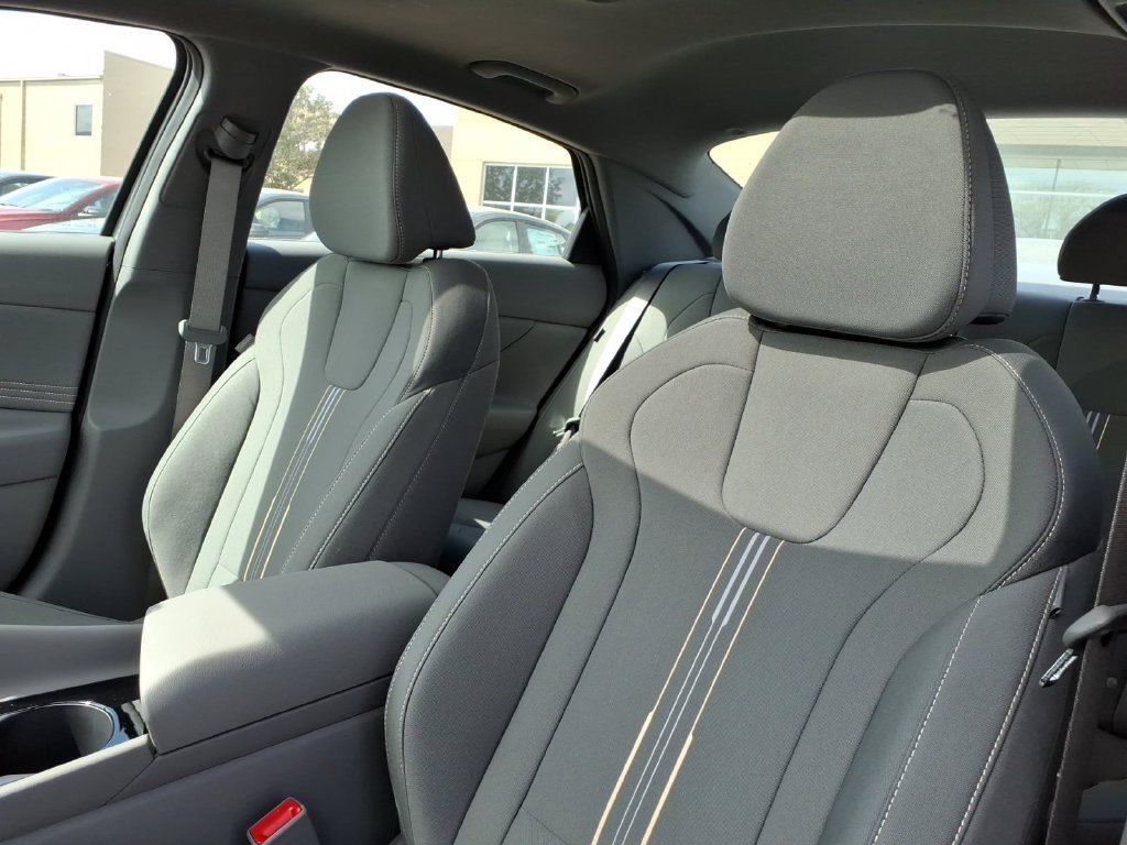 Used 2026 Hyundai Elantra SEL Sport Premium FWD image 15