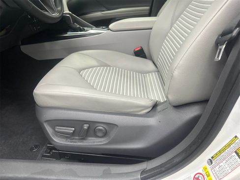 Used 2019 Toyota Camry SE image 10