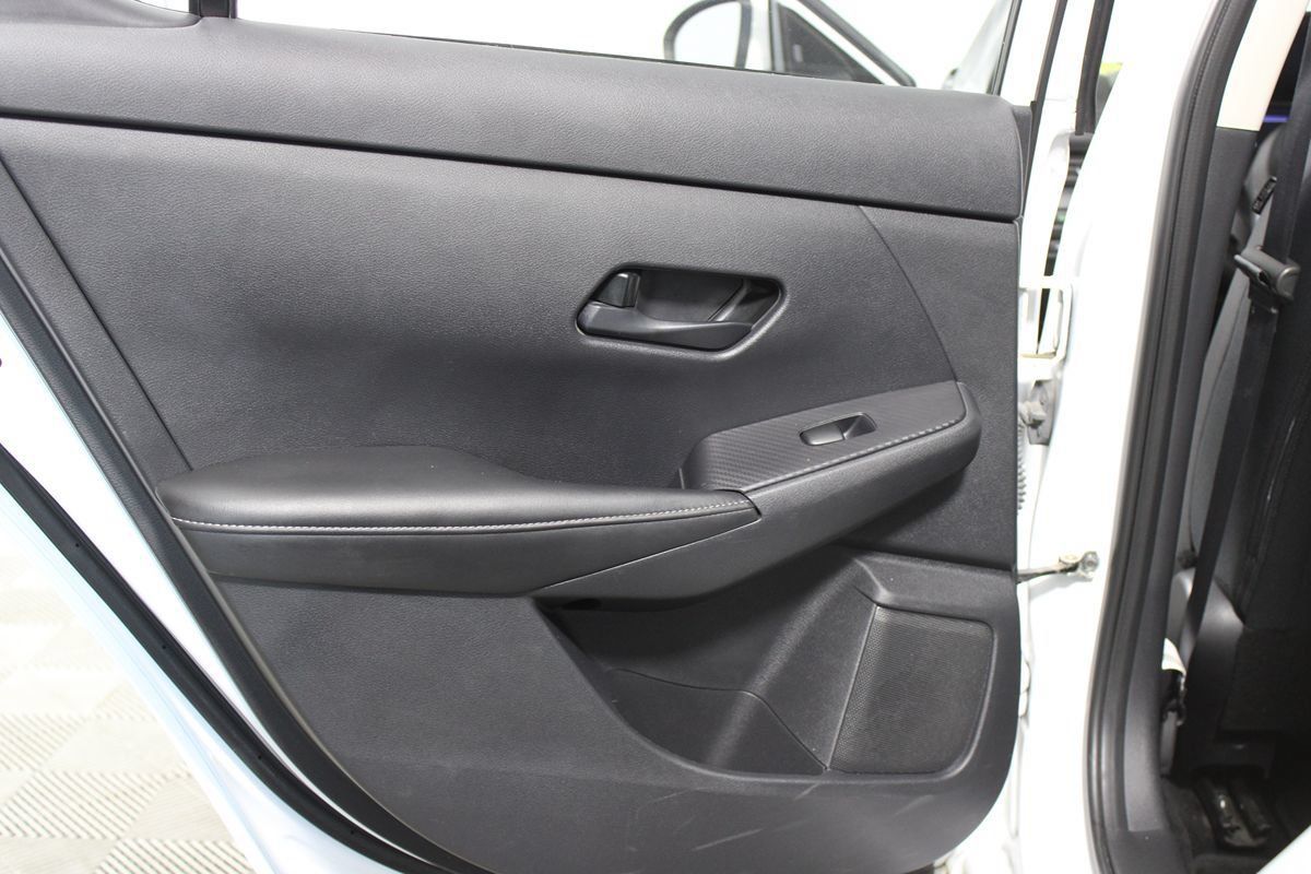 Used 2024 Nissan Sentra SV FWD image 28