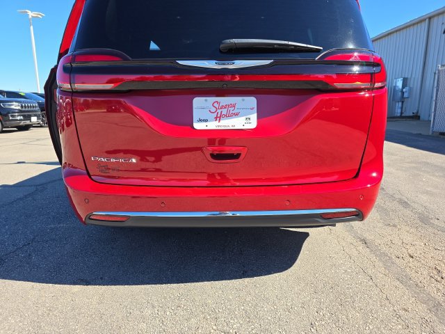 Used 2025 Chrysler Pacifica Select FWD image 16