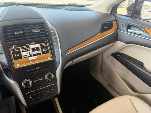 Used 2018 Lincoln MKC Select w/ Select Plus Package FWD image 16