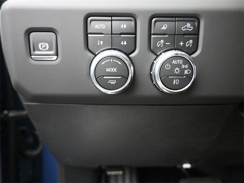 New 2025 GMC Sierra 2500 Denali w/ Denali Reserve Package image 33