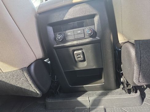 Used 2023 Chevrolet Traverse LT FWD image 14