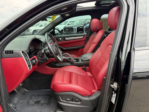 Used 2022 Porsche Cayenne S AWD/4WD image 5