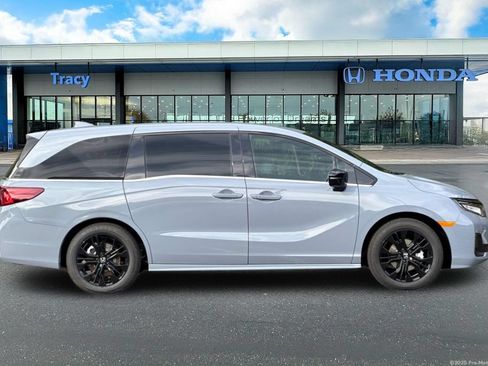 Used 2026 Honda Odyssey Sport-L image 4