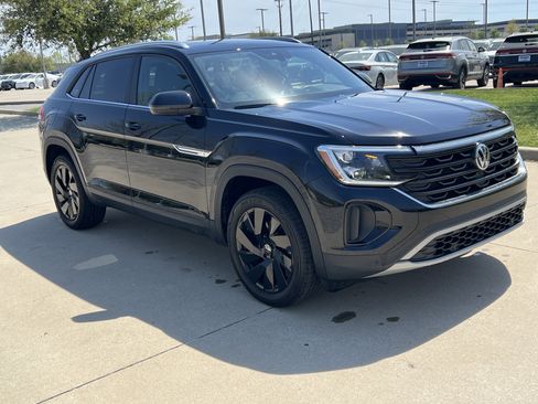 Certified 2025 Volkswagen Atlas Cross Sport SE w/ Panoramic Sunroof Package image 2