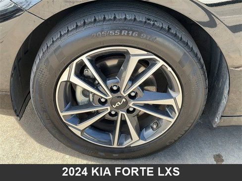 Used 2024 Kia Forte LXS image 9