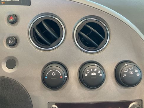 Used 2007 Pontiac Solstice Convertible w/ Premium Package image 15