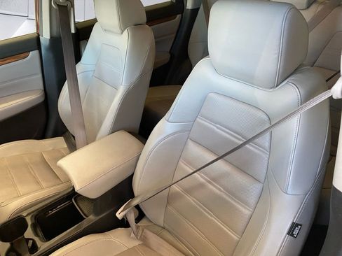 Used 2018 Honda CR-V Touring image 8