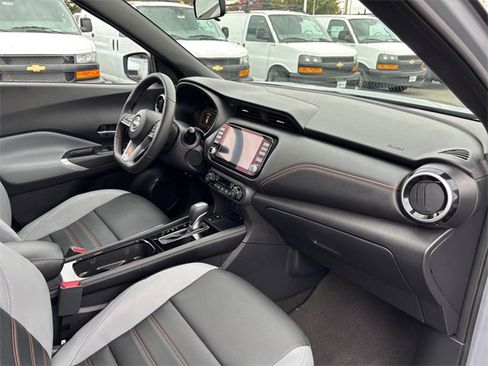 Used 2023 Nissan Kicks SR w/ SR Premium Package image 31