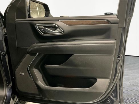 Used 2023 Chevrolet Suburban Premier AWD/4WD image 28