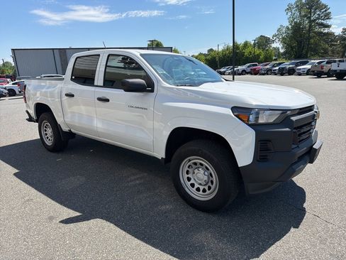 Used 2024 Chevrolet Colorado W/T image 9