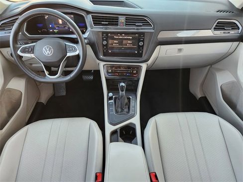 Used 2023 Volkswagen Tiguan SE image 9