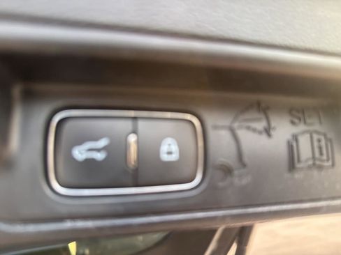 Used 2020 Ford Explorer XLT image 25