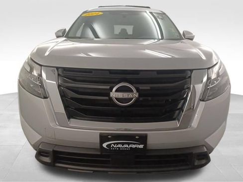 Used 2024 Nissan Pathfinder SV FWD image 4