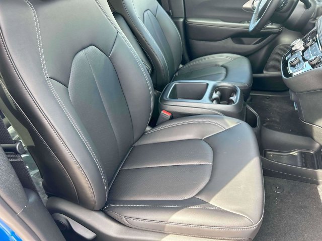 New 2026 Chrysler Pacifica Select FWD image 24