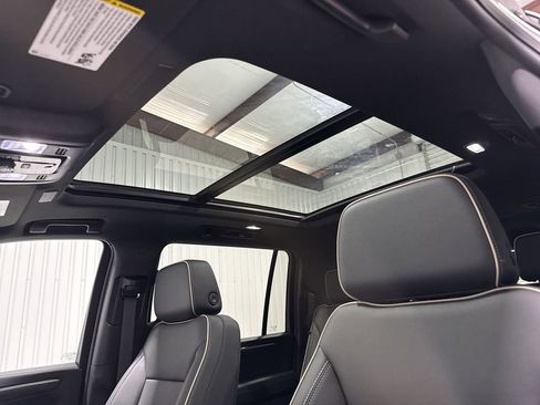 New 2026 Chevrolet Suburban Premier w/ Sun And Tow Package AWD/4WD image 19