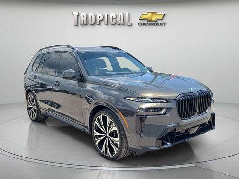 Used 2024 BMW X7 xDrive40i w/ M Sport Package AWD/4WD image 4